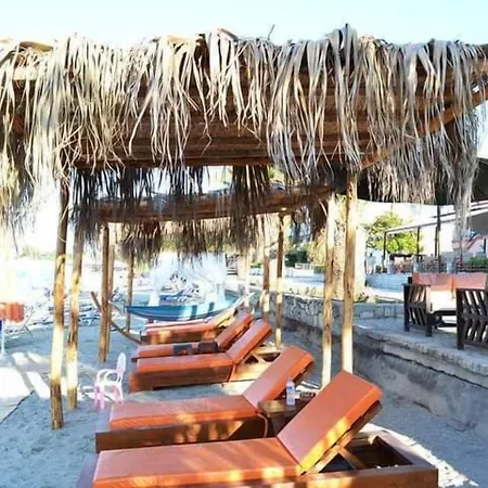 מלון Polychrono Beach Hotel 3*